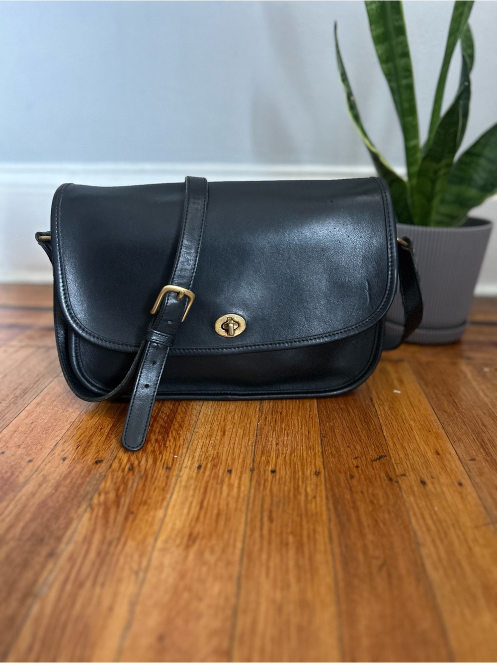 Vintage COACH 9790 Legacy City Turn Lock Flap Shoulder Crossbody Leather Bag